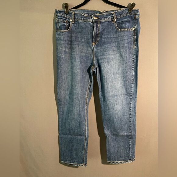 Old Navy Women's Boyfriend Denim Capris Size 16 Medium Wash Very Little Wear - Picture 5 of 6